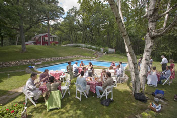 The 2010 Lunt-Fontanne Fellows enjoy a poolside lunch with Master Teacher Barry Edelstein and visiting 2009 Fellows.