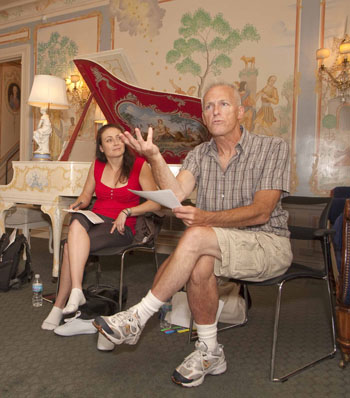 Larry Yando (Chicago Shakespeare Theater) performs a monologue, as Celeste Ciulla (The Old Globe) looks on.